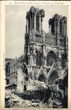 CPA Reims Dans Les Ruines Apres La Retraite Des Allemands La cathedrale a travers les ruines Militaria