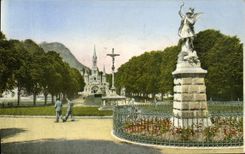 VINTAGE POSTCARD Heavy Michel the Basilica And the Esplanade