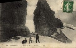 VINTAGE POSTCARD Gavarnie the Breach of Roland alpinism