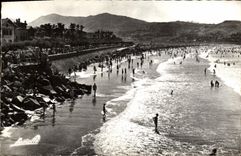 CPM Hendaye Plage a Contre au Fond L'Espagne