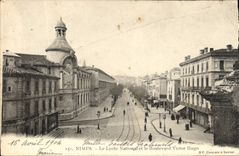 CPA Nimes Le Lycee National et le Boulevard Victor Hugo