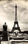 CPM Paris La Tour Eiffel vue des jardins du Palais de Chaillot