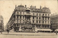 VINTAGE POSTCARD Lyon Ponteine of Jaoobins