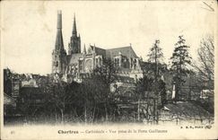 CPA Chartres Cathedrale Vue Prise de la Porte Guillaume