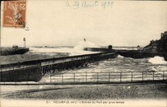 POSTAL Fecamp de la VENDIMIA la entrada del puerto por el tiempo pesado