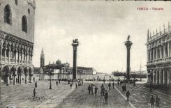 VINTAGE POSTCARD Venezia Piazzetta