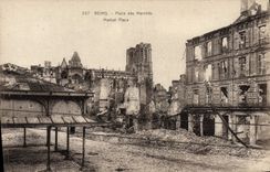 CPA Reims Place des Marches Militaria
