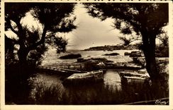 VINTAGE POSTCARD Biarritz Pretty escape on the Port of the Sinners