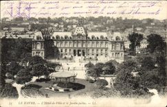 CPA Le Havre L'Hotel de Ville et le Jardin Public