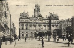 VINTAGE POSTCARD Lyon the Town hall and the Street Gaillot Well