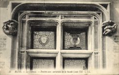 CPA Blois Le Chateau Fenetre Avec Cariatides De La Facade Louis XII