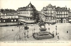CPA Orleans La Place Du Martrot Et La Rue De La Republique