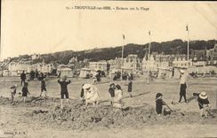 POSTAL Trouville de la VENDIMIA en niños del mar en la playa