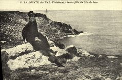 REPRO La Pointe du Raz Jeune Fille de L'Ile de Sein Folklore