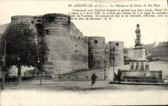 La POSTAL de la VENDIMIA encoleriza el castillo y estatua de rey Rene