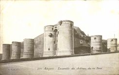 CPA Angers Le Chateau et la Statue du Roi Rene