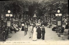 VINTAGE POSTCARD Vichy Gone Central Of the Park