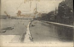 VINTAGE POSTCARD Paris the Line of the Invalids Floods January 1910