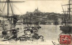 CPA Marseille Un Coin du Vieux Port Bateaux