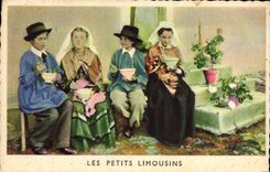 CPA Les Petits Limousins Foklore 