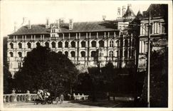 CPA Blois La Facade Du Chateau Et Place Victor Hugo