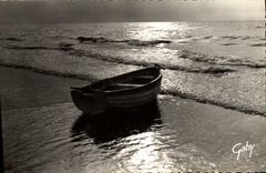 CPM La Cote Barque Au Repos