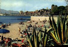 MODERN CARD Cannes Seen On the Beach and Suquet