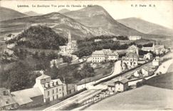 VINTAGE POSTCARD Heavy the Basilica Seen from of the Railroad