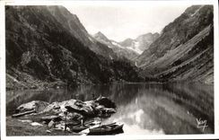 MODERN CARD Cauterets Lake Gaube and Vignemale