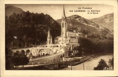 CPA Lourdes La Basilique et le Gave