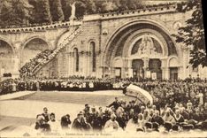 VINTAGE POSTCARD Heavy Blessing In front of the Rosary