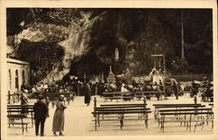 CPA Lourdes La Grotte Miraculeuse
