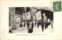 VINTAGE POSTCARD Heavy Pilgrimage going to the blessing