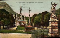 CPA Lourdes L'Esplanade et la Basilique