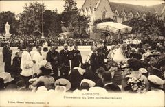 VINTAGE POSTCARD Heavy Procession of the Very Blessed Sacrament
