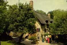MODERN CARD Stratford upon Avon Anne Hathaway' S cottage from the orchard Shottery