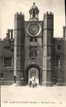 VINTAGE POSTCARD Hampton Court De luxe hotel The clock Tower