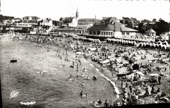 MODERN CARD St Quay Portrieux main beach