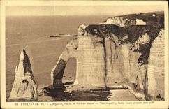 CPA Etretat L'Aiguille Porte Et Falaise D'Avai