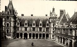 CPM Chateau De Blois L'Alle Louis XII Et La Galerie Charles d'Orleans