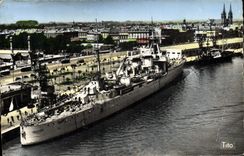 MODERN CARD Cruiser In front of the Quincunxes Port authority Of Bordeaux Boat