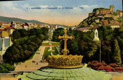 CPA Lourdes L'Esplanade et le Chateau