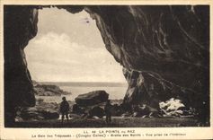 CPA Pointe Du Raz La Baie des Trepasses Grotte des galets Vue prise de l'interieur