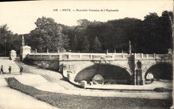 CPA Metz Nouvelle Fontaine de I Esplanade