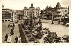 CPA Vichy L'esplanade de l'hotel de ville 
