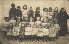 CARTE PHOTO Enfants Ecole religieuse Folklore 
