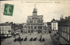 CPA Compiegne La Place De I Hotel De Ville