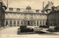 VINTAGE POSTCARD Rheims Court of the Town hall