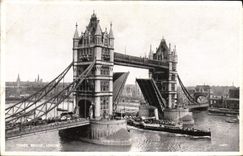 CPA Tower Bridge London Bateau