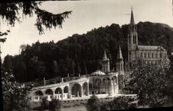 CPM Lourdes La Basilique